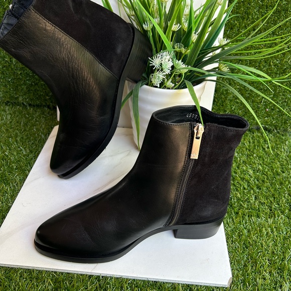 AQUATALIA Gabriele Black leather booties size 5.5 like New - Picture 2 of 11